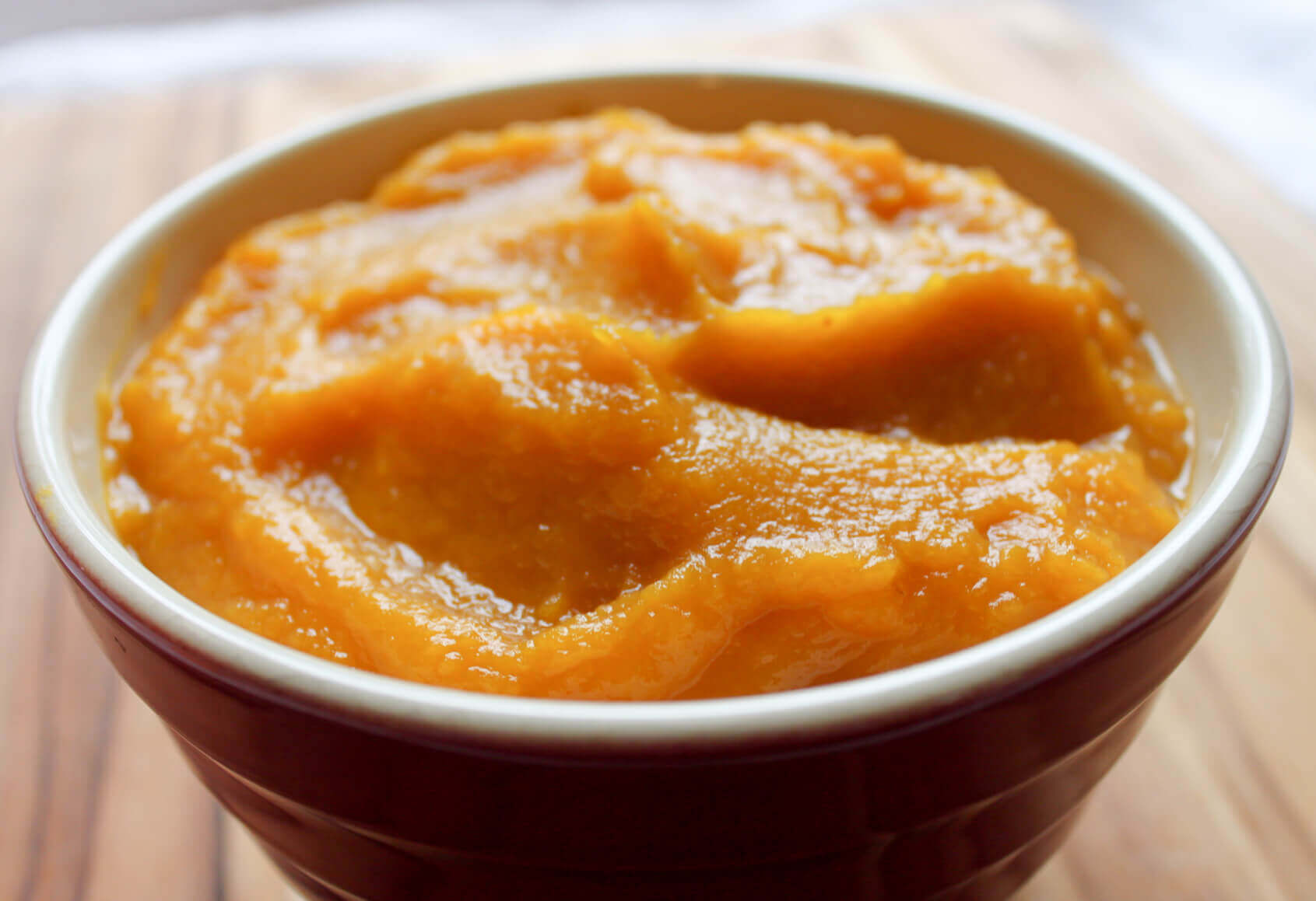 pumpkin puree in bowl