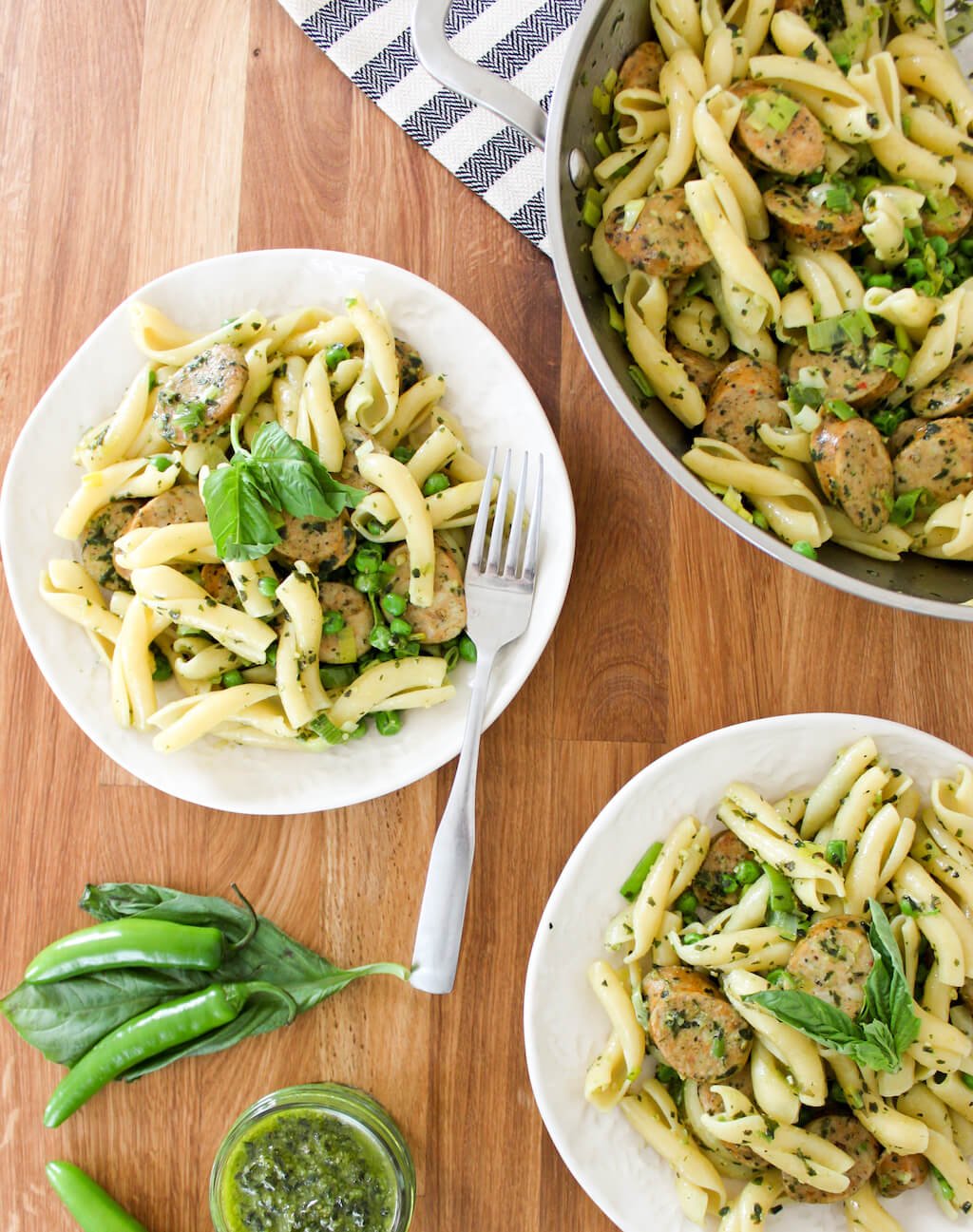 Spicy pesto pasta with Sausage