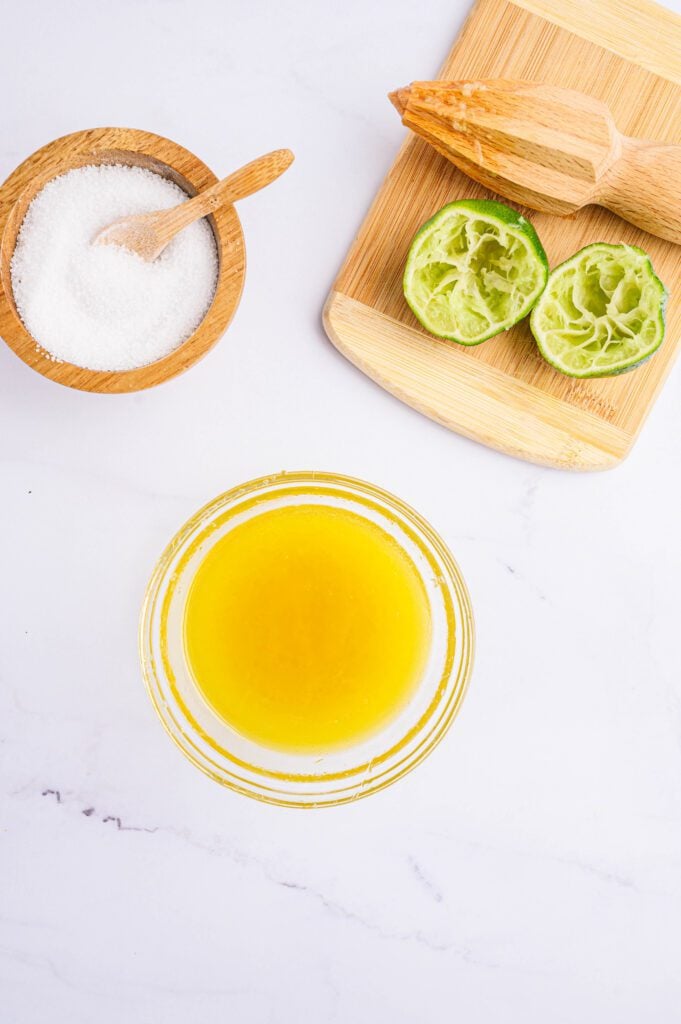 Juice mixture with lime and salt