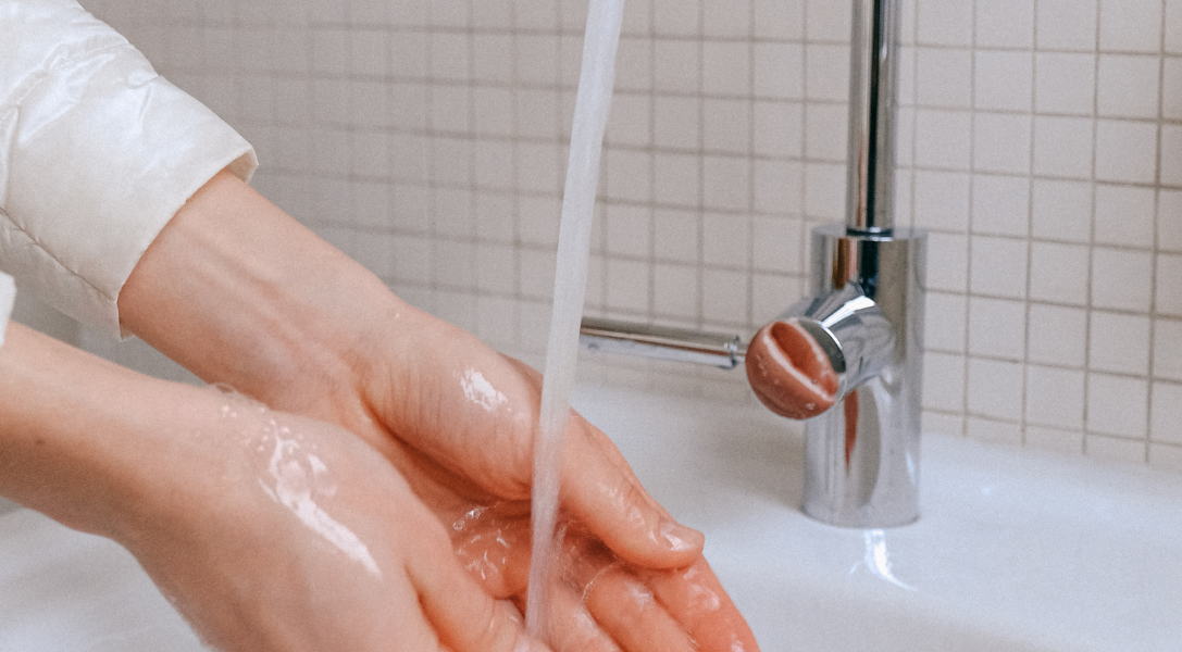 Healthy Benefit: Hands under running water 