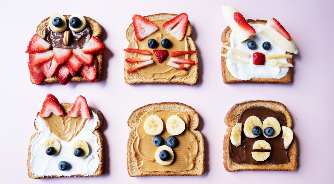 6 Toasts with animal faces using fruits
