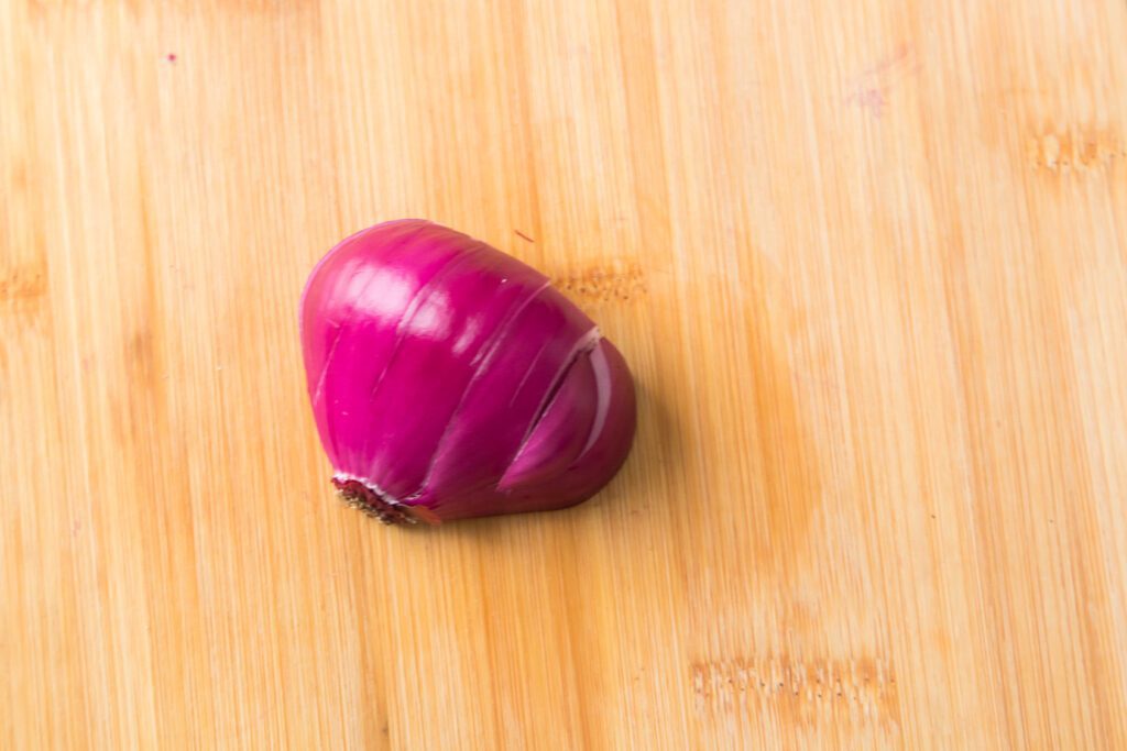 cuts in red onion 