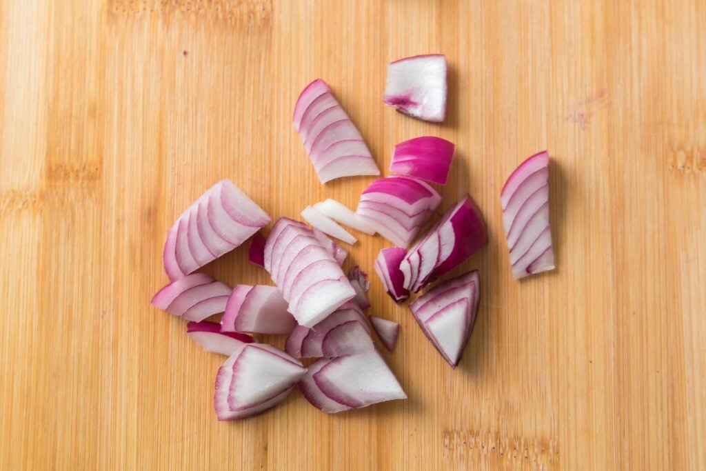 hot to cut an onion