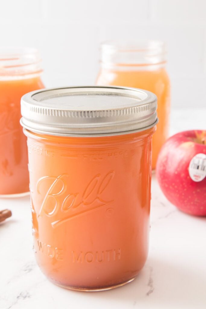 Apple Moonshine in mason jar