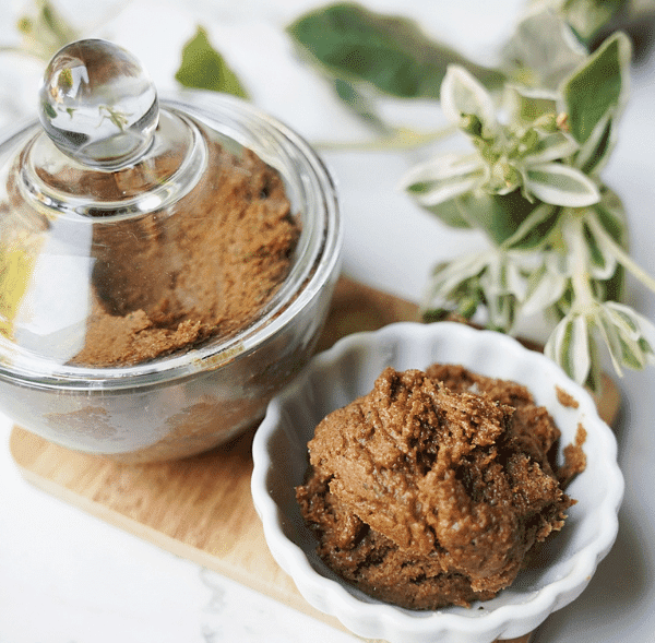 Coconut Sugar Scrub in dish