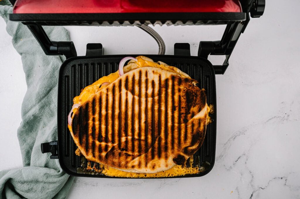 https://www.theproducemoms.com/wp-content/uploads/2023/07/Grilled-Apple-Cheddar-Red-Onion-Panini_006-1024x681.jpg