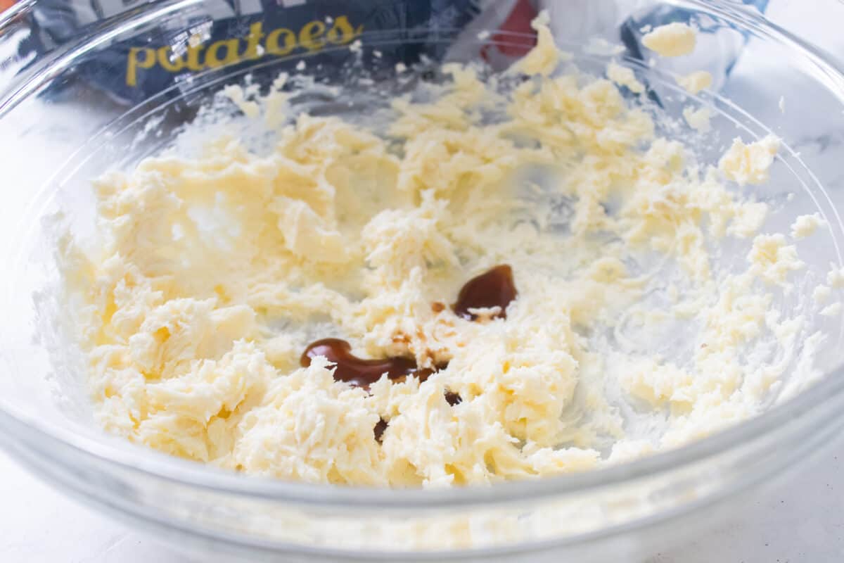 bowl of mashed potatoes that have been blended with softened butter and vanilla extract