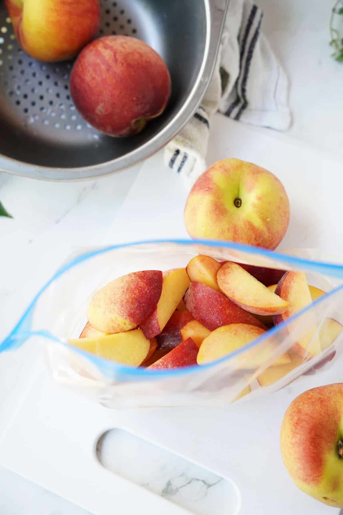 How to Store Peaches in Ziplock Bag