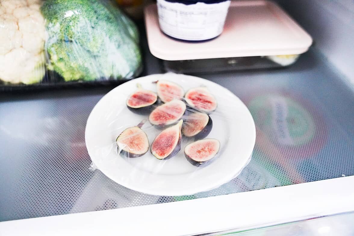 Storing figs in the fridge on a plate with wrap