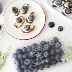 Stuffed dates with blueberries and mascarpone cheese