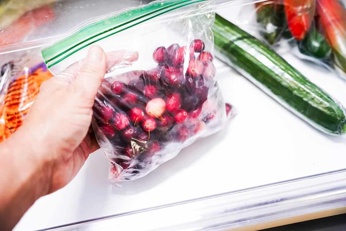 Fresh cranberries ina freezer bag