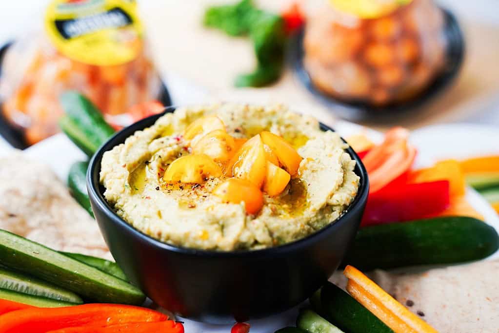 Golden tomato hummus with veggies