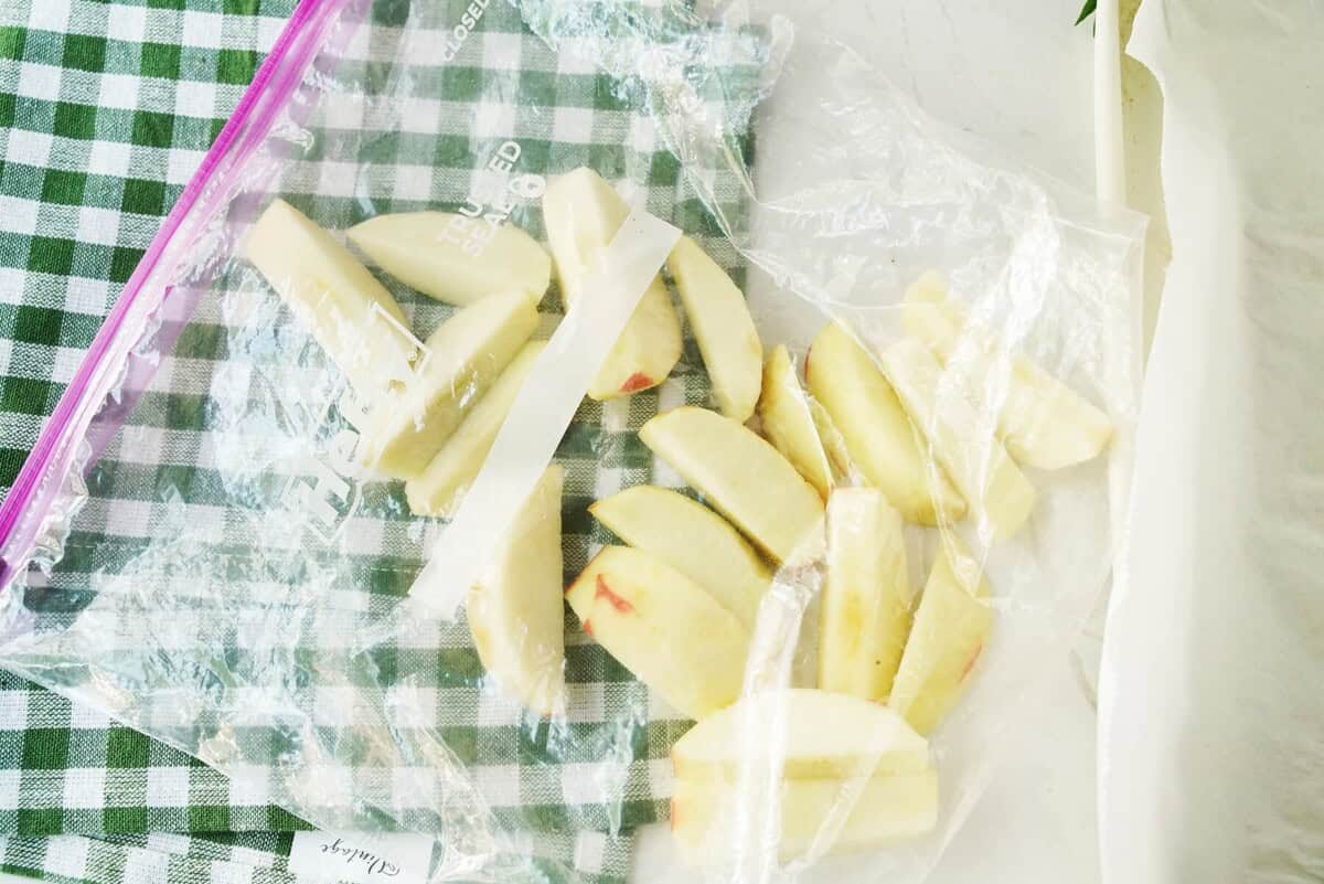 apple slices in a freezer bag